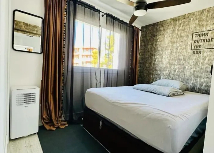 Seaview Dreams Luxury 2 Bedroom With Amazing Views And Balcony By Namaste Elite