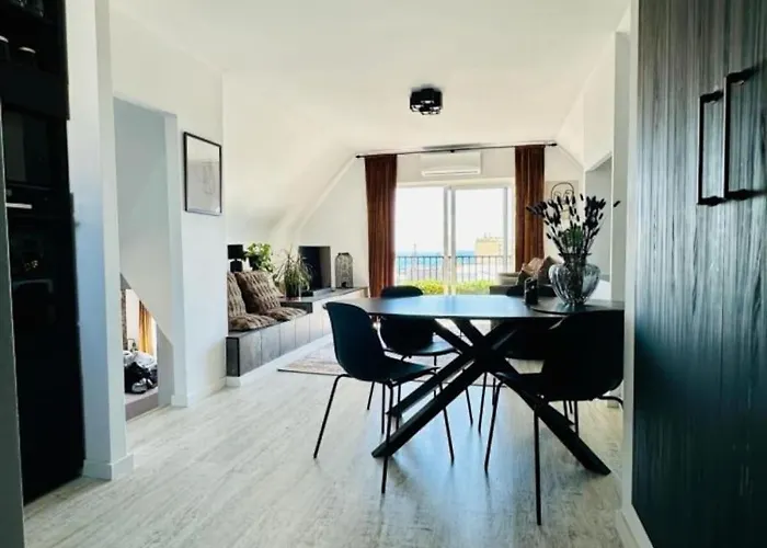 Seaview Dreams Luxury 2 Bedroom With Amazing Views And Balcony By Namaste Elite *