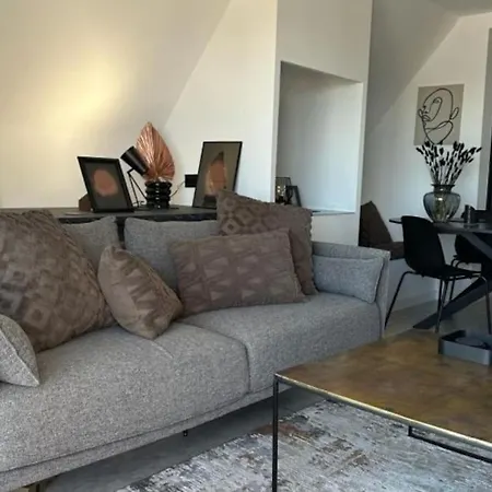 Seaview Dreams Luxury 2 Bedroom With Amazing Views And Balcony By Namaste Elite * טורמולינוס