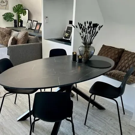 Seaview Dreams Luxury 2 Bedroom With Amazing Views And Balcony By Namaste Elite דירה *